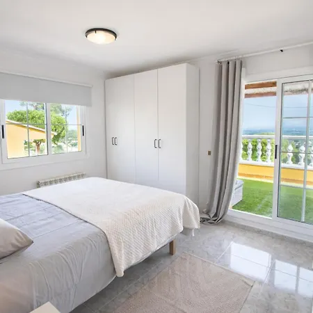2 Private Abodes In One Magnificent Villa! 빌라 *