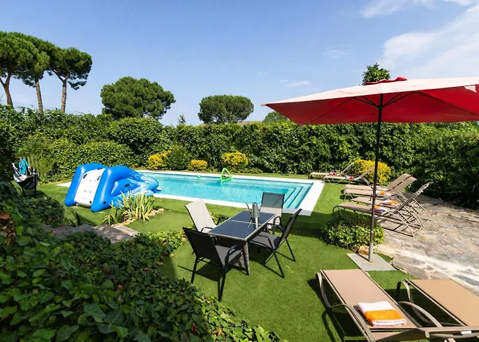 2 Private Abodes In One Magnificent Villa! Villa