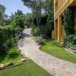 2 Private Abodes In One Magnificent Villa! 빌라 Massanet De La Selva
