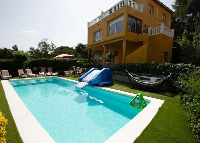 2 Private Abodes In One Magnificent Villa! Villa