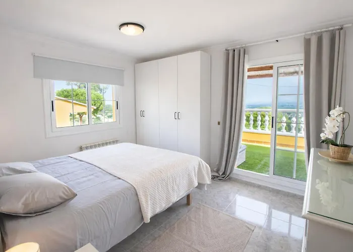 2 Private Abodes In One Magnificent Villa! Villa *